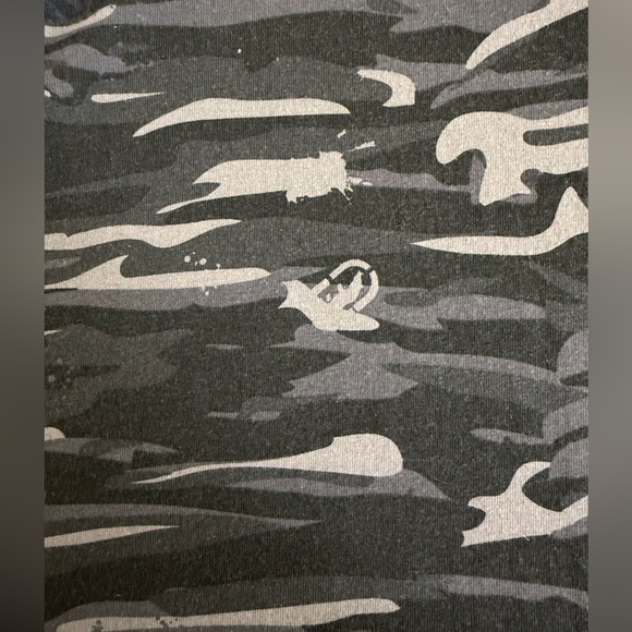 ECKO Unltd Men's Short Sleeve T-Shirt Graphic Tee Gray Black Camo Large V-Neck - Picture 7 of 12